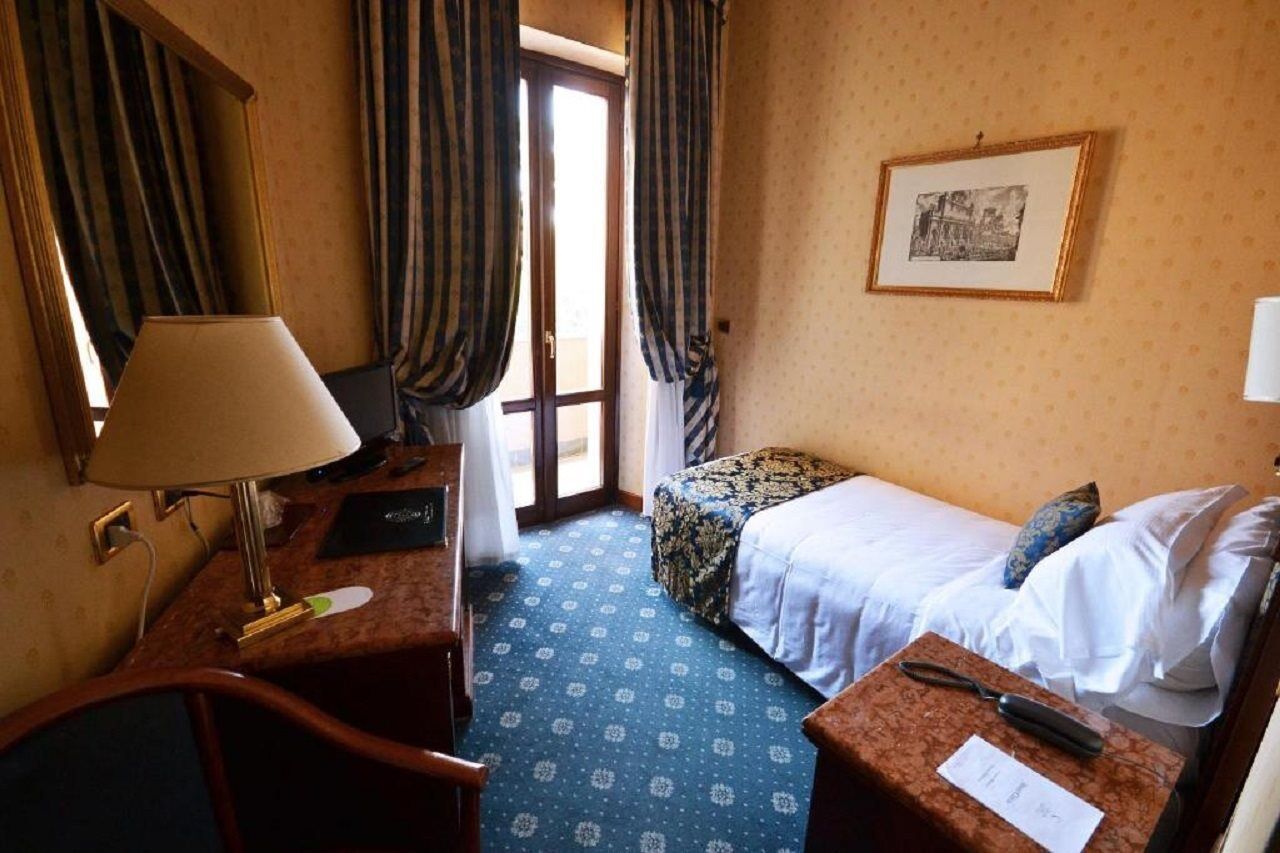 Hotel Cilicia Rome Bagian luar foto